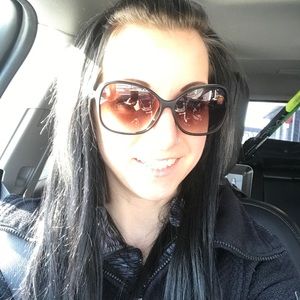 Meet your Posher, Lynda